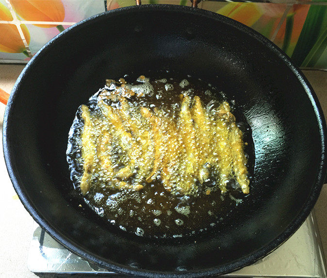 酥炸多春鱼步骤9