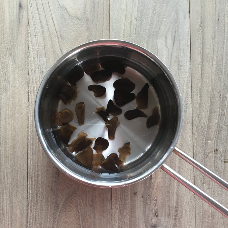 香辣鱼丁炒芸豆步骤2
