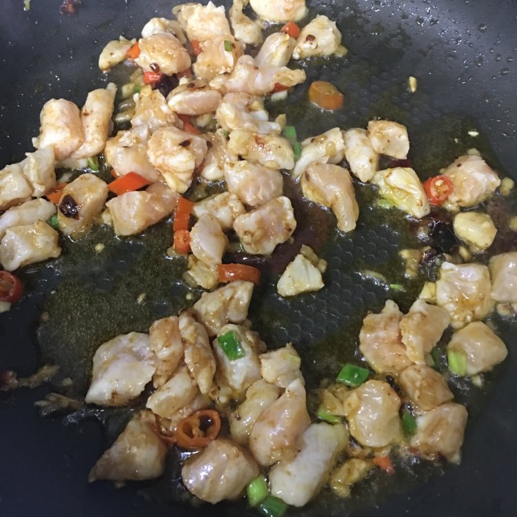 香辣鱼丁炒芸豆步骤7