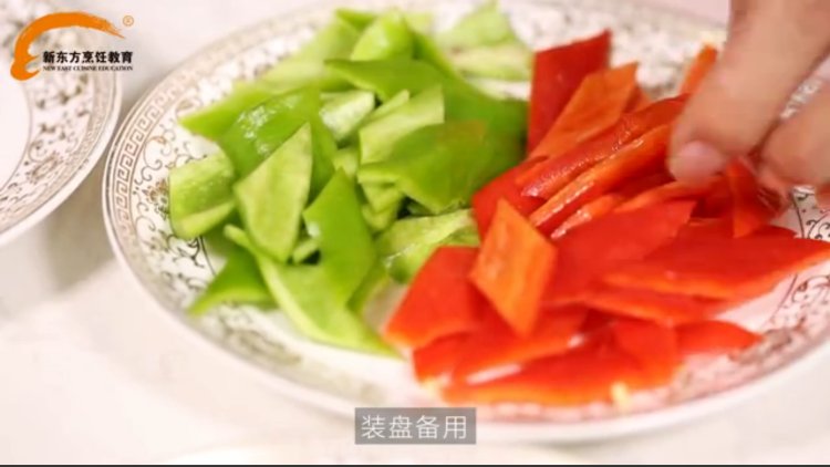 爆炒羊羔肉步骤5