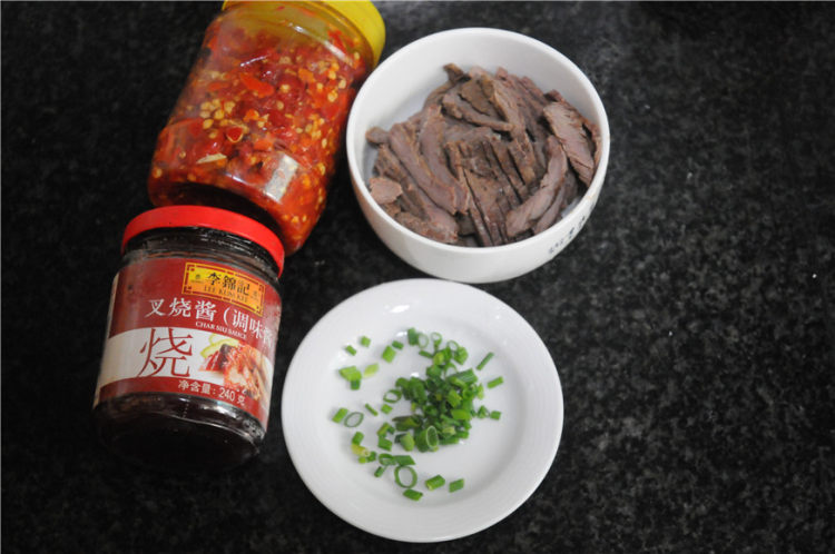 香辣牛肉步骤1