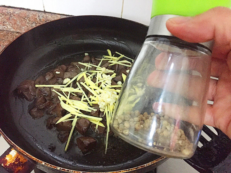 韭菜炒猪红步骤10