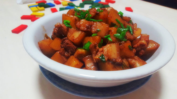 五花肉焖土豆块步骤5