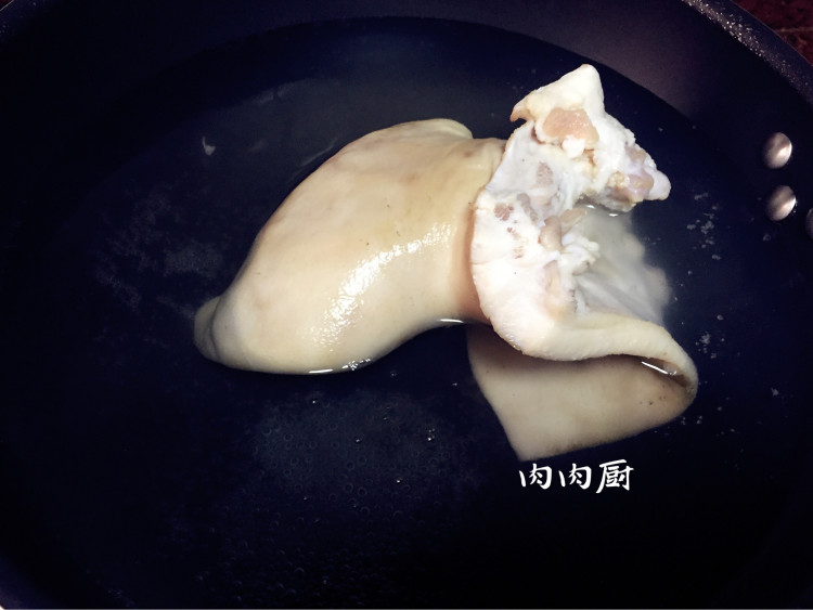 五香卤猪耳步骤2