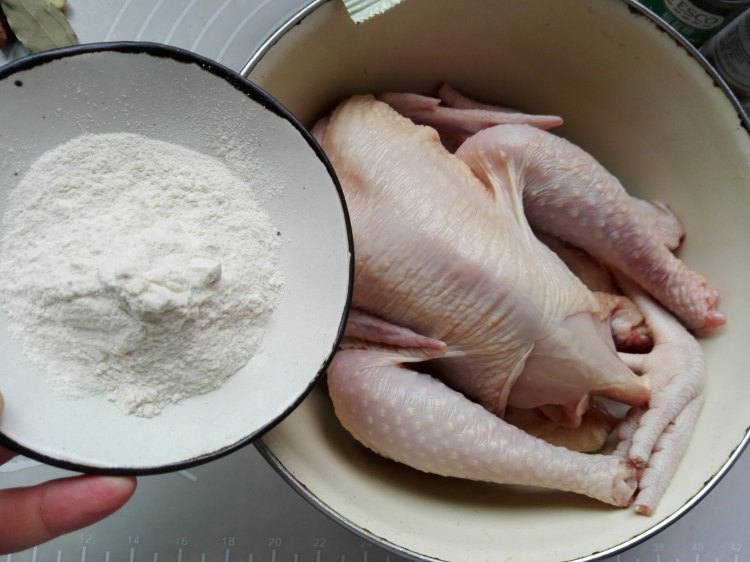 砂锅荷香盐焗鸡步骤3
