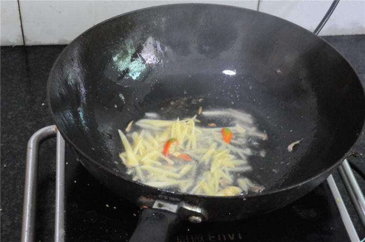 辣子鸡块步骤3