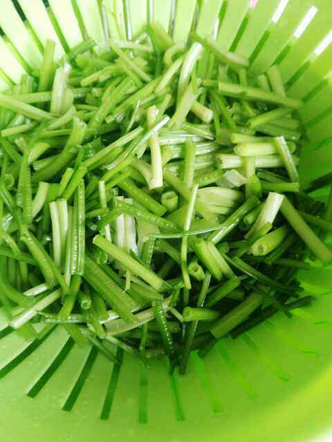 芹菜炒肉步骤1