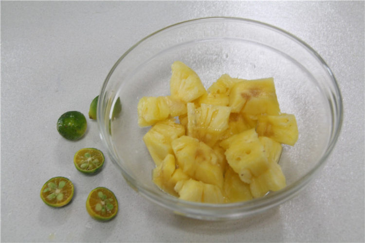 美丽新吃法—培根菠萝步骤1