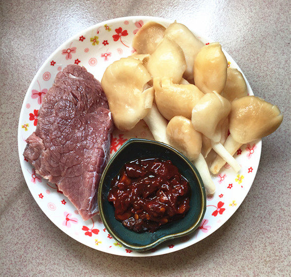 水煮黄牛肉步骤1