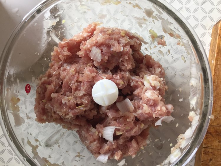 香菇猪肉馄饨步骤2