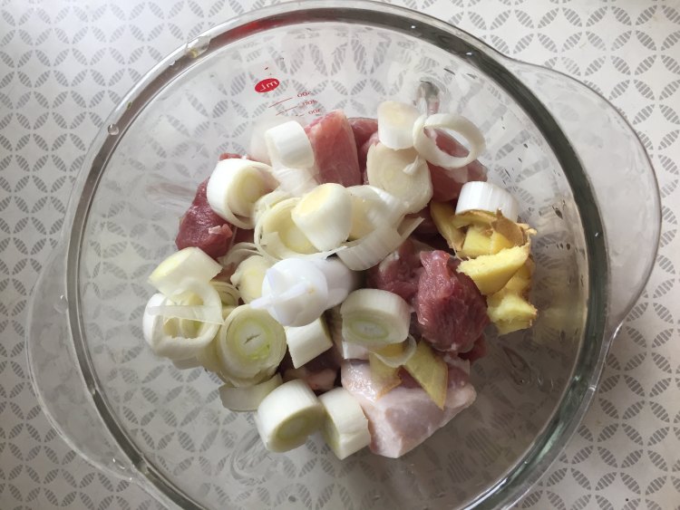 香菇猪肉馄饨步骤1