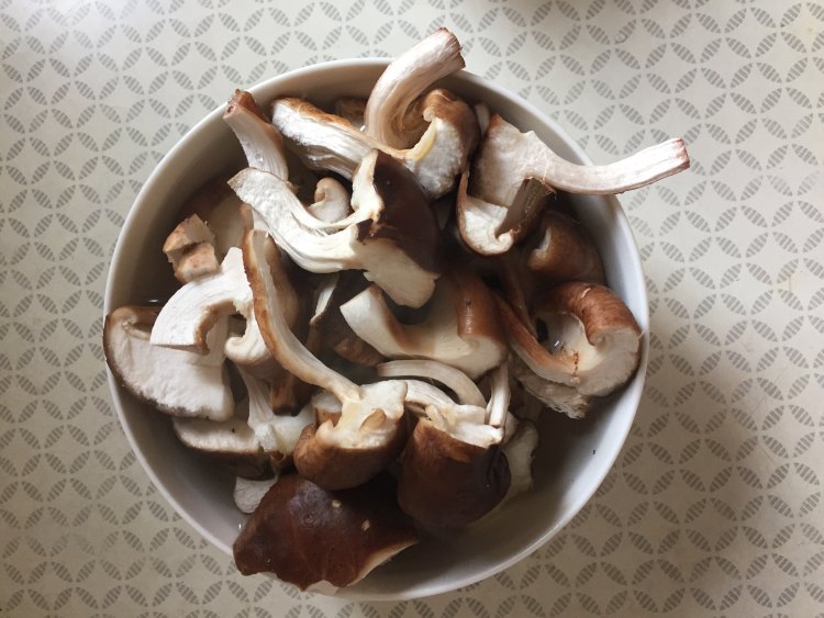 香菇猪肉馄饨步骤3