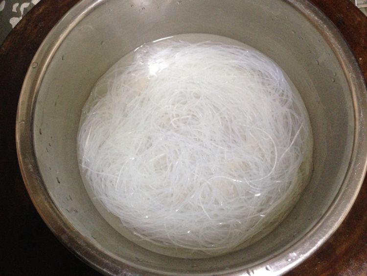 韭菜鸡蛋炒粉丝步骤2