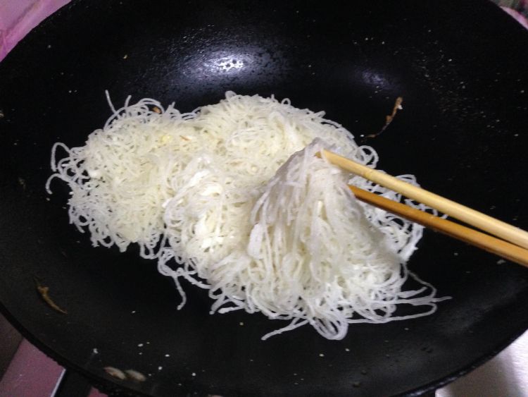 韭菜鸡蛋炒粉丝步骤7
