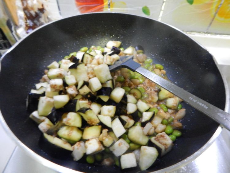 毛豆茄子烧肉丁步骤8