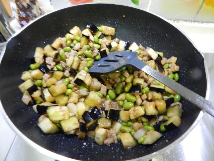 毛豆茄子烧肉丁步骤9