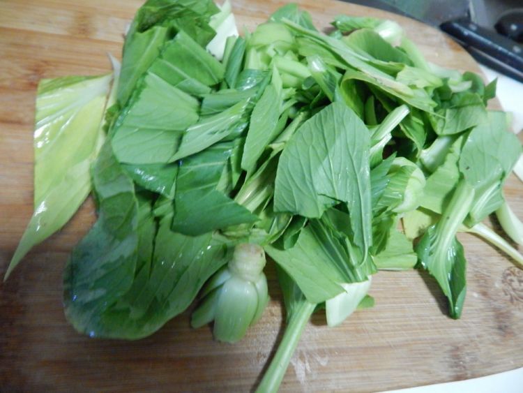 油菜炒双菇步骤2