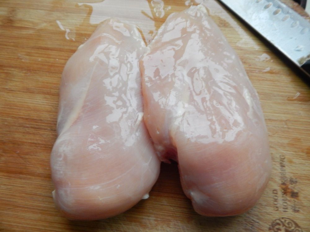 香煎鸡胸肉步骤1