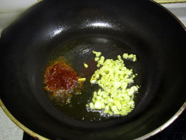 豆瓣辣炒蛤蜊步骤3