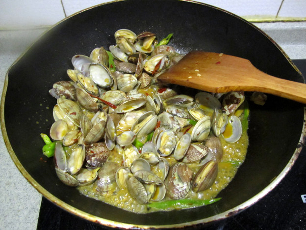 豆瓣辣炒蛤蜊步骤9