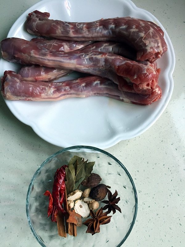 自制周黑鸭鸭脖步骤1