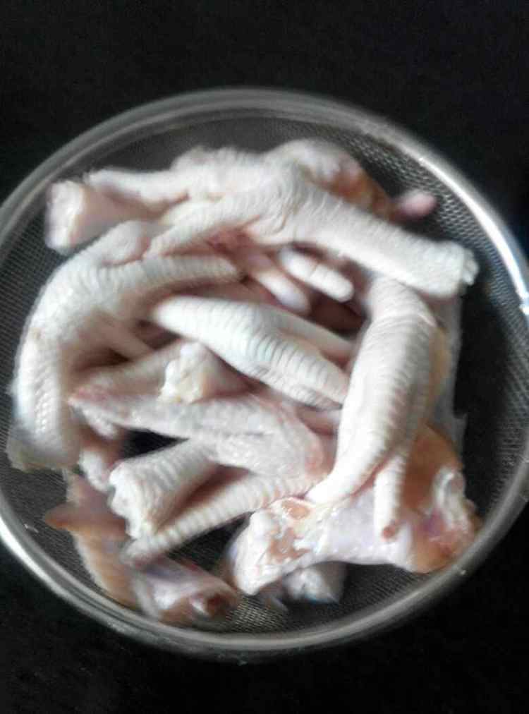 麻辣凤爪步骤1