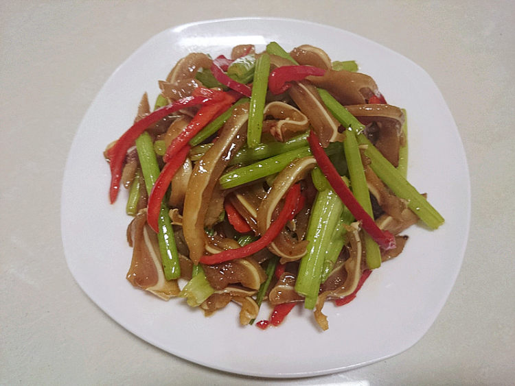 香芹炒猪耳朵步骤11