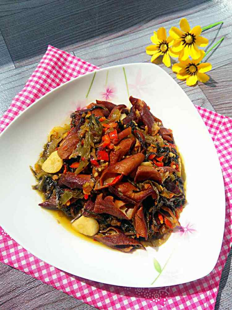 鱼酸菜烩熏肠步骤14