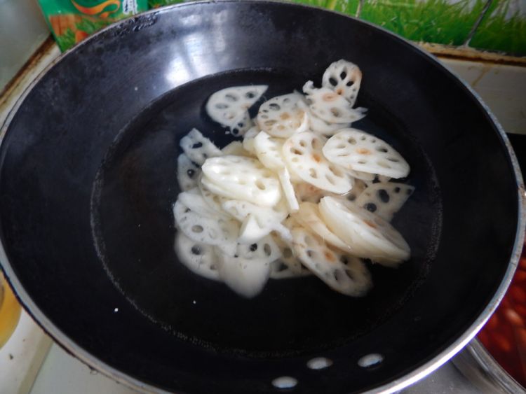 藕凉拌花生米步骤4