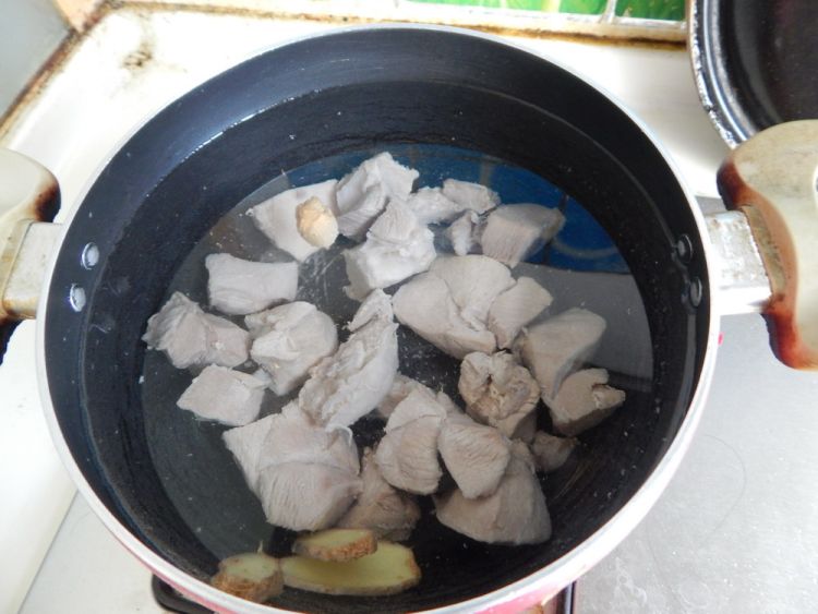 土豆胡萝卜烧牛肉步骤3