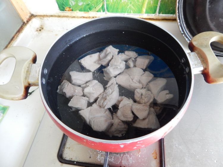 土豆胡萝卜烧牛肉步骤2