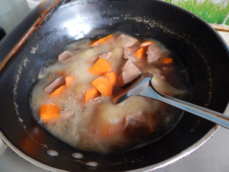 土豆胡萝卜烧牛肉步骤10