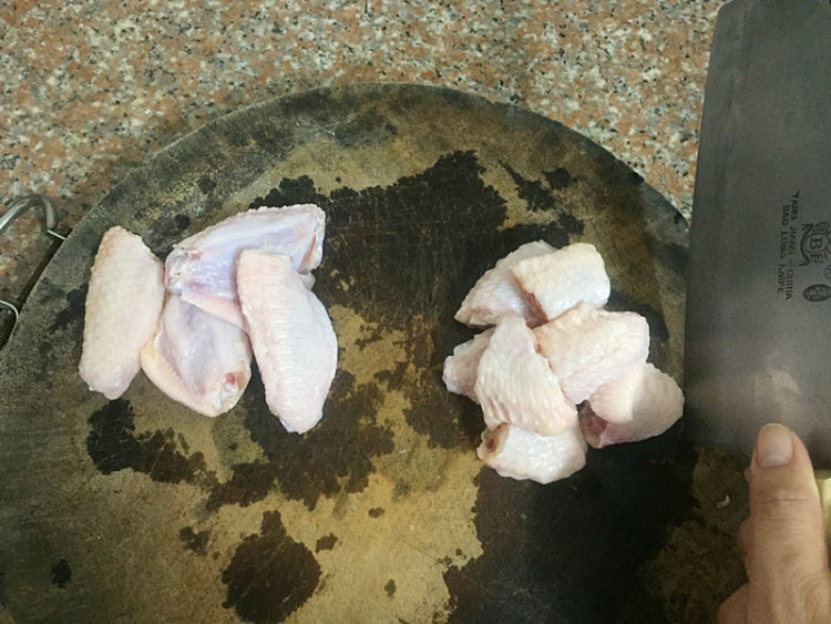 双椒榄角炒鸡块步骤2