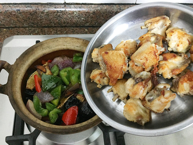 双椒榄角炒鸡块步骤11
