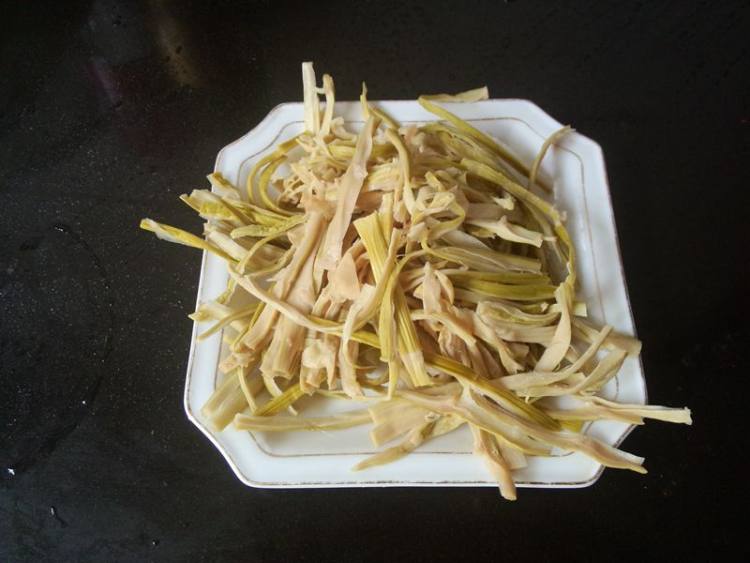 石笋干炒毛豆子步骤3