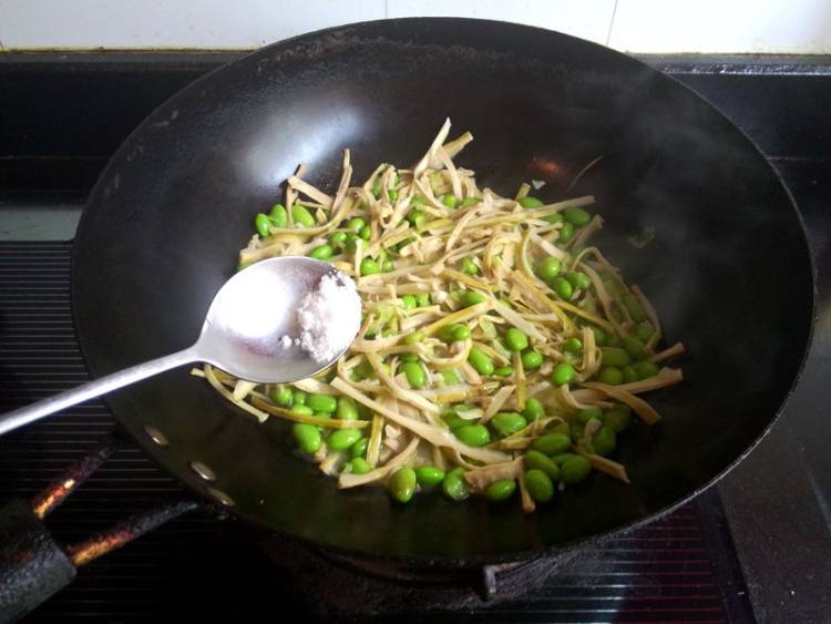 石笋干炒毛豆子步骤7