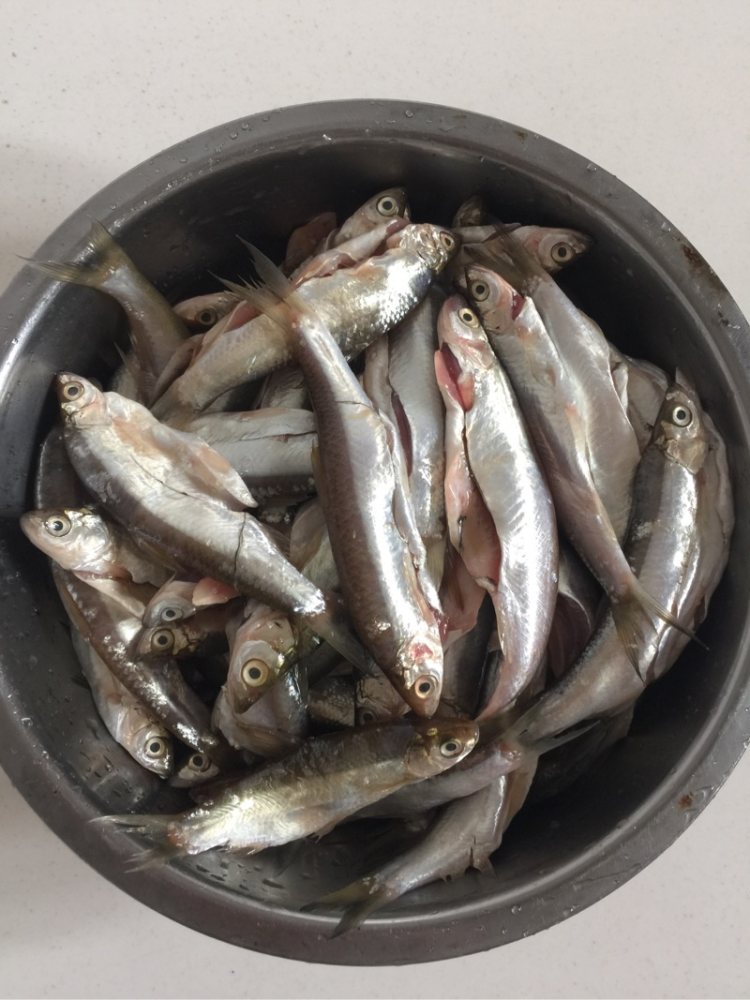 香酥小鱼步骤1