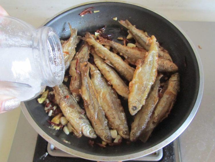 香辣小酥鱼步骤9