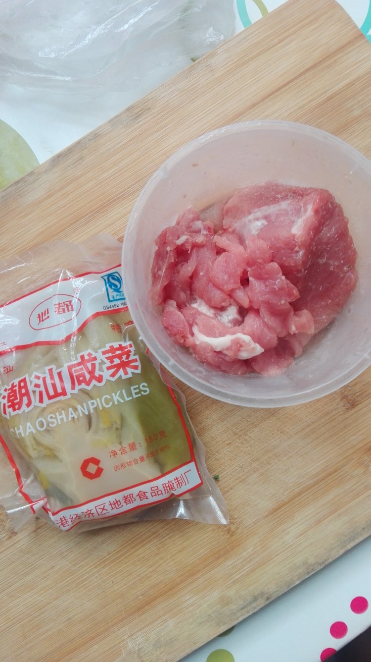 瘦肉炒咸菜步骤1