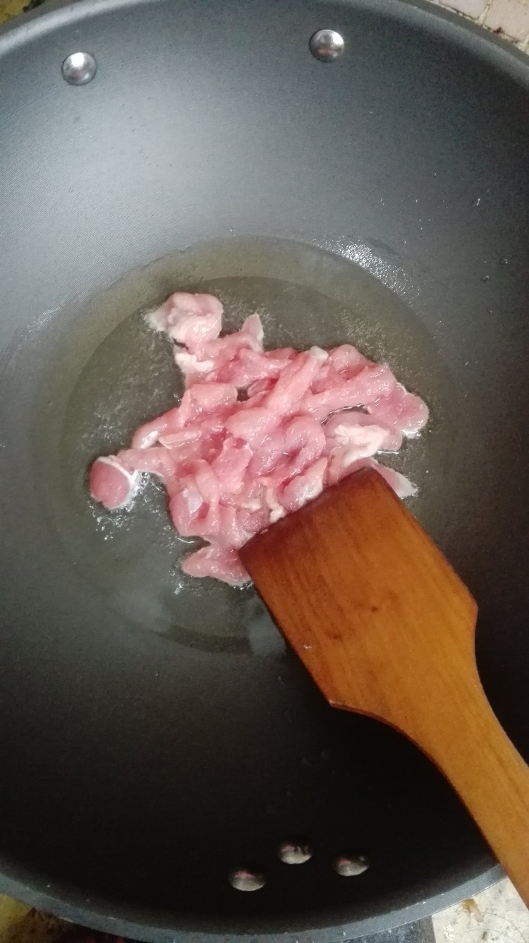 瘦肉炒咸菜步骤4