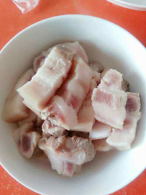 白萝卜红烧肉步骤2