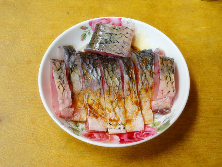 酸笋炒鱼步骤1