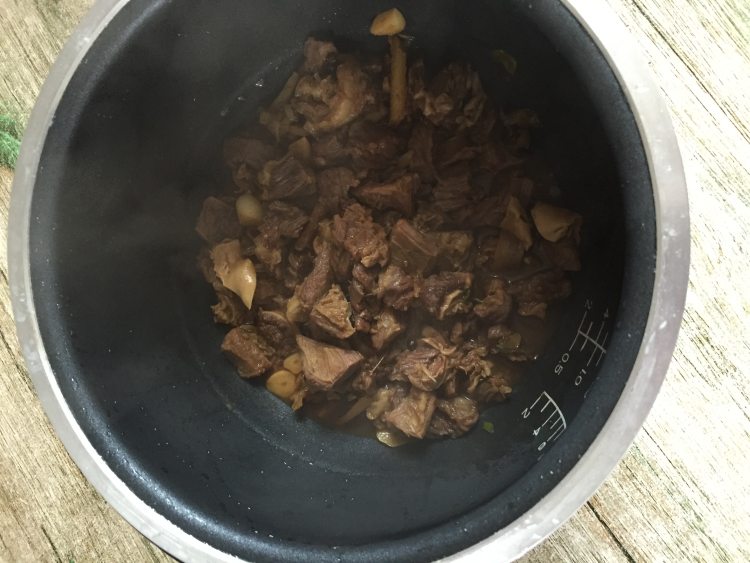 牛肉炖胡萝卜步骤7
