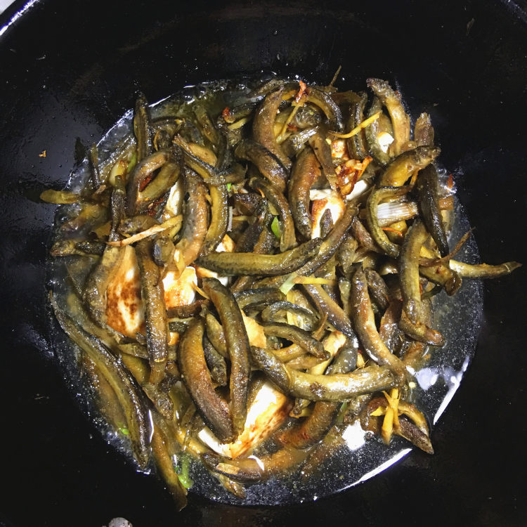 豆腐焖泥鳅步骤11