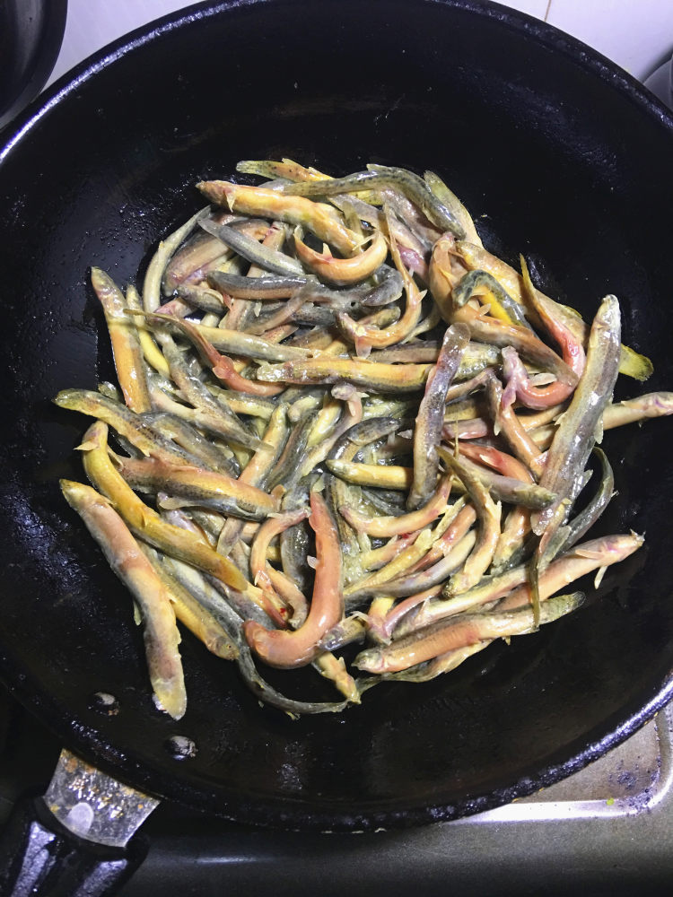豆腐焖泥鳅步骤3