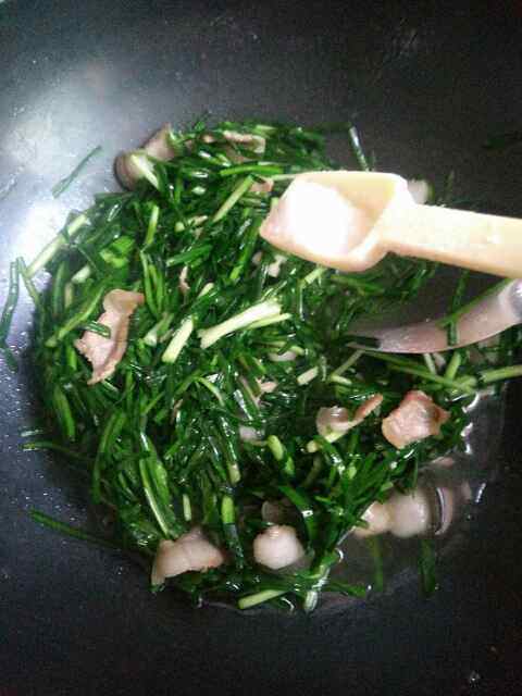 韭菜炒肉步骤6