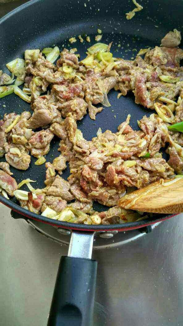 葱爆羊肉步骤7