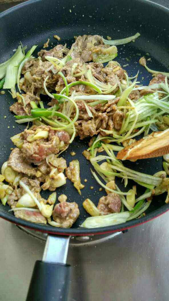 葱爆羊肉步骤8