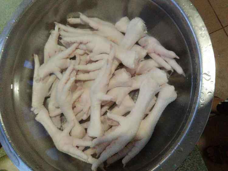 萝卜泡椒凤爪步骤1