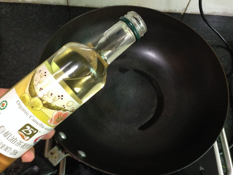 香辣开胃——红油蒜薹步骤2